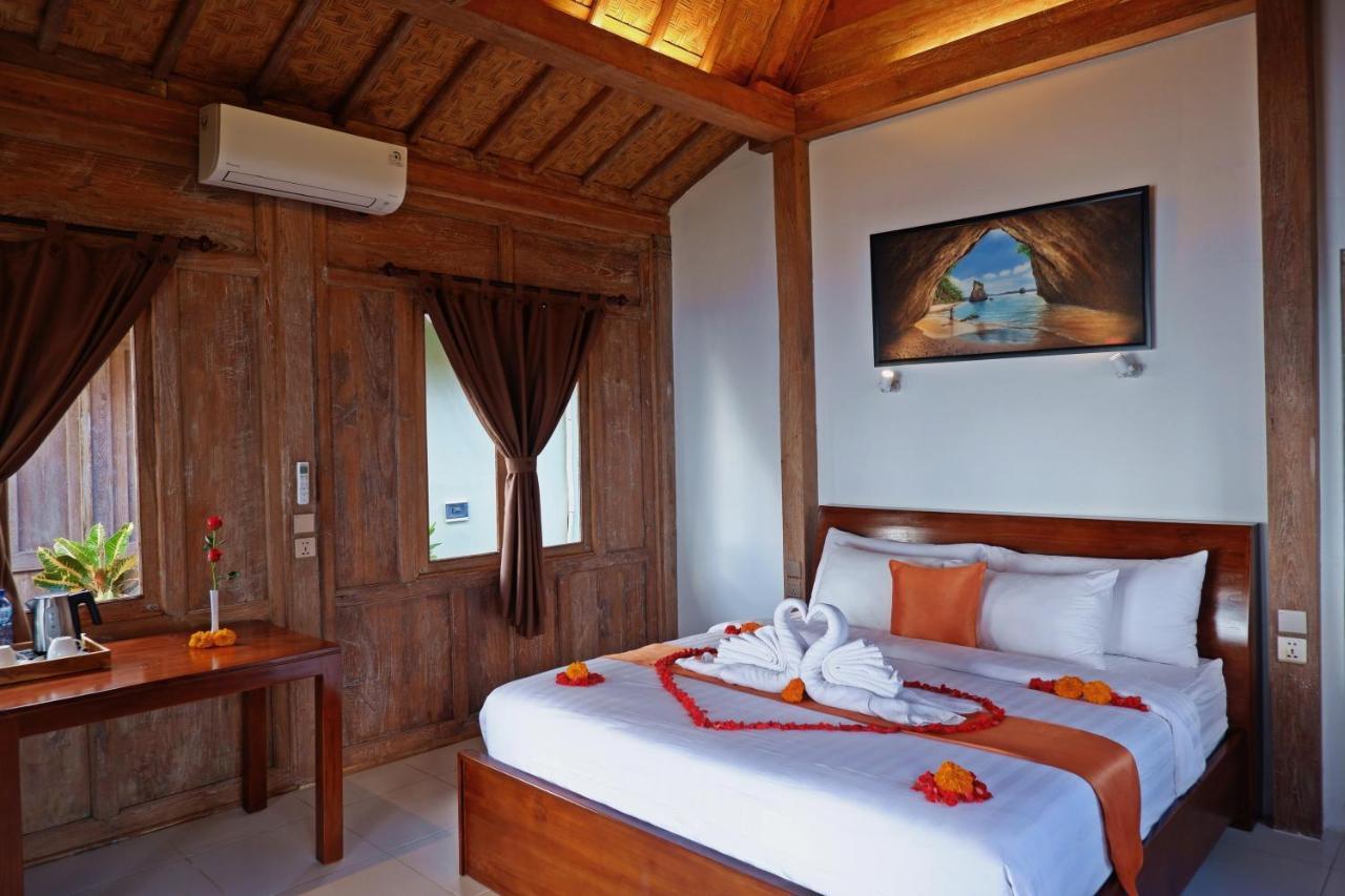 होटल Blue Harbor Beachfront & Resto 4*