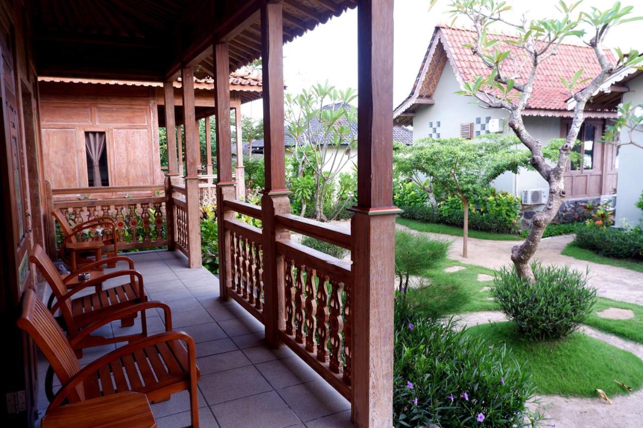Blue Harbor Beachfront & Resto होटल 4*