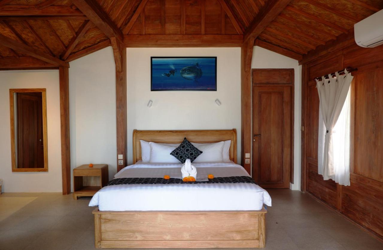 Blue Harbor Beachfront & Resto होटल 4*