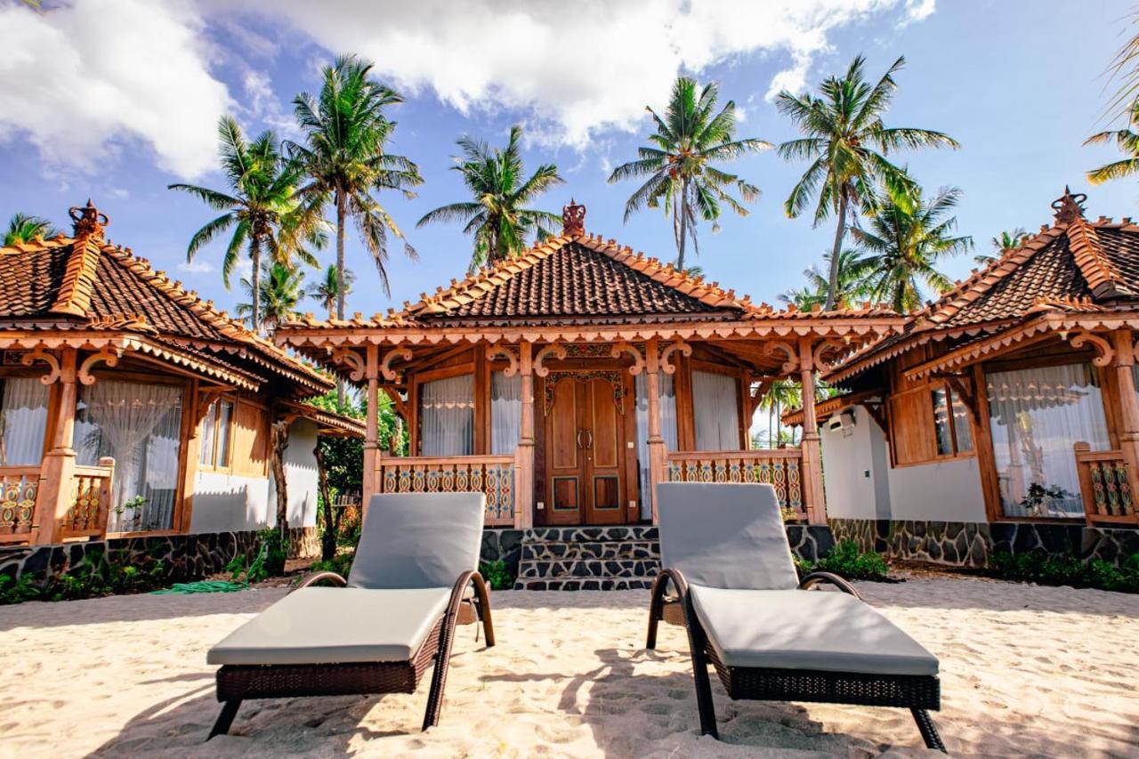 Blue Harbor Beachfront & Resto होटल 4*