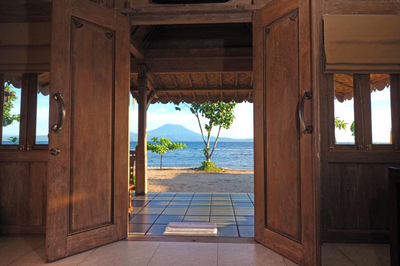 Hotel Blue Harbor Beachfront & Resto 4*