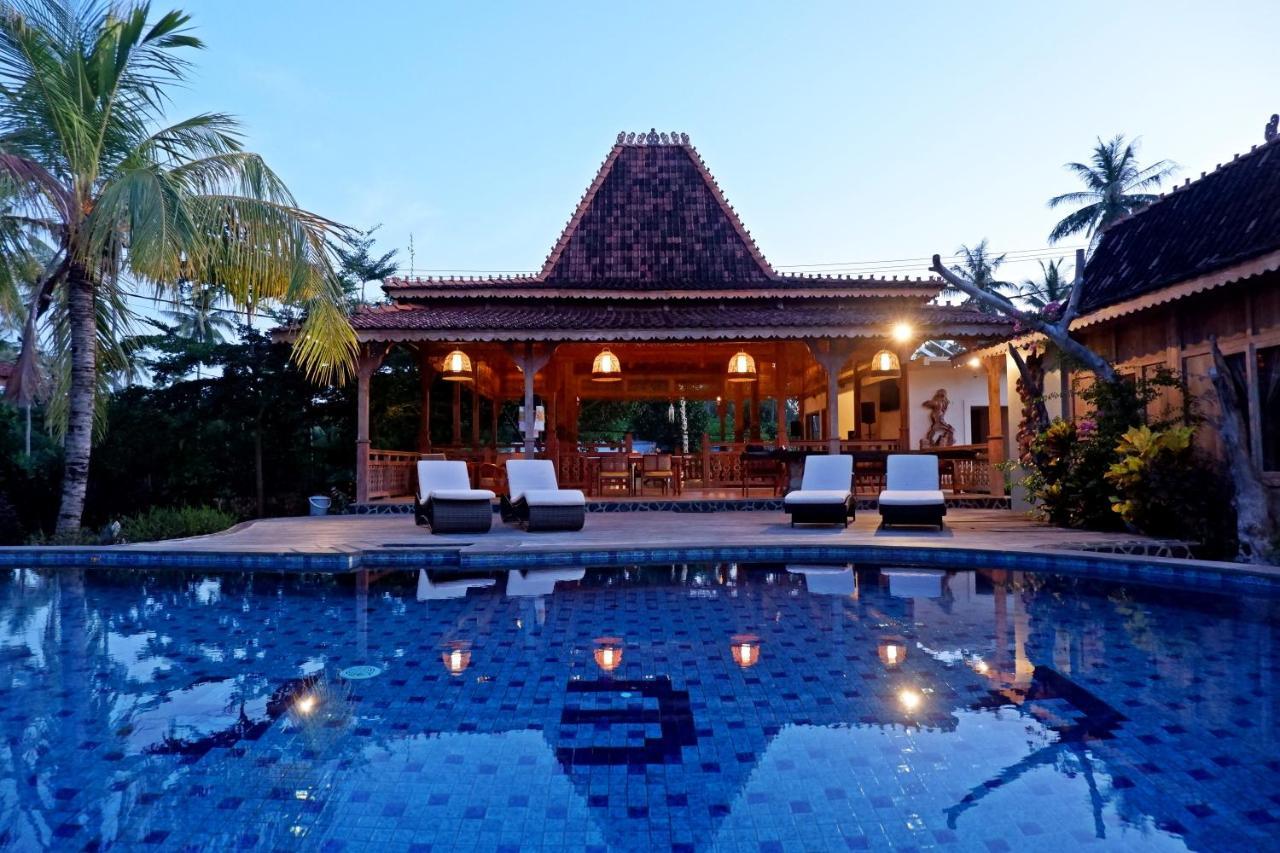 Blue Harbor Beachfront & Resto Ped