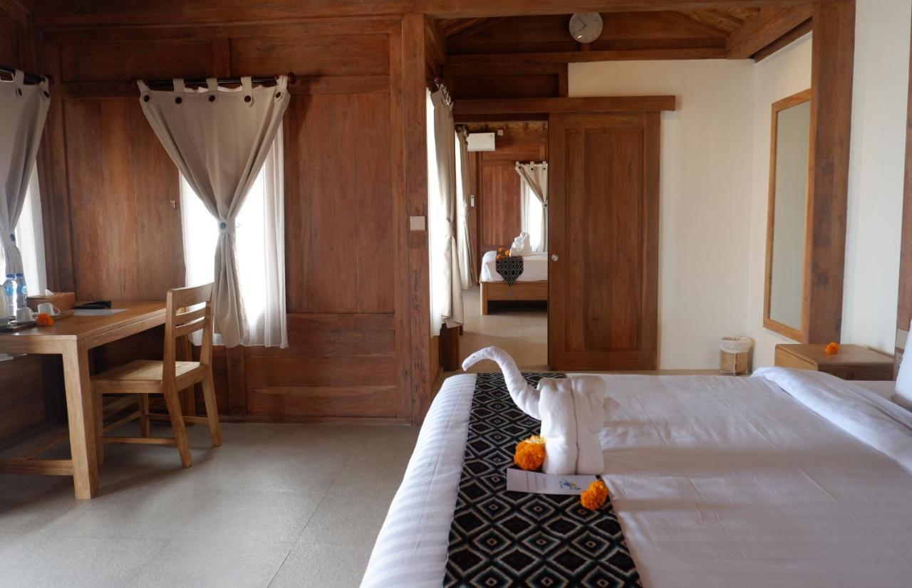 Hotel Blue Harbor Beachfront & Resto 4*
