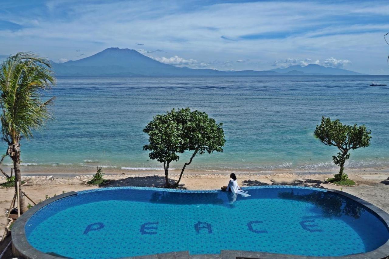Hotel Blue Harbor Beachfront & Resto Ped