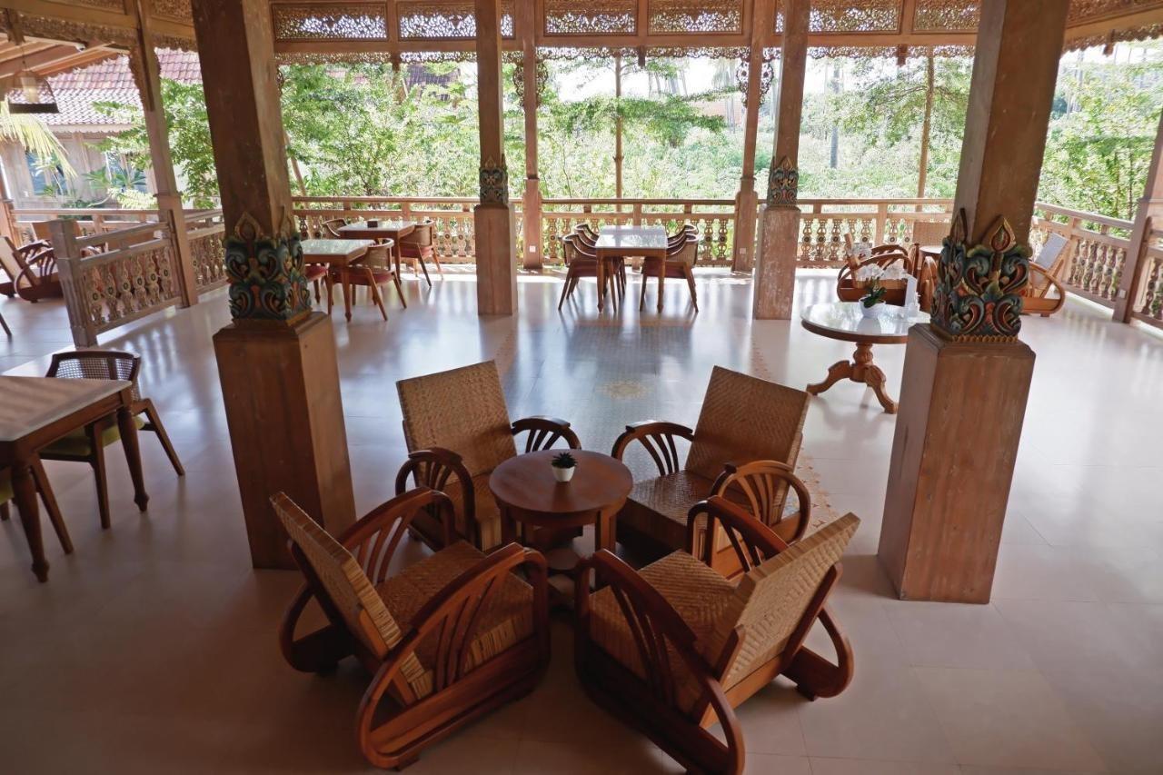 Blue Harbor Beachfront & Resto 4* Ped