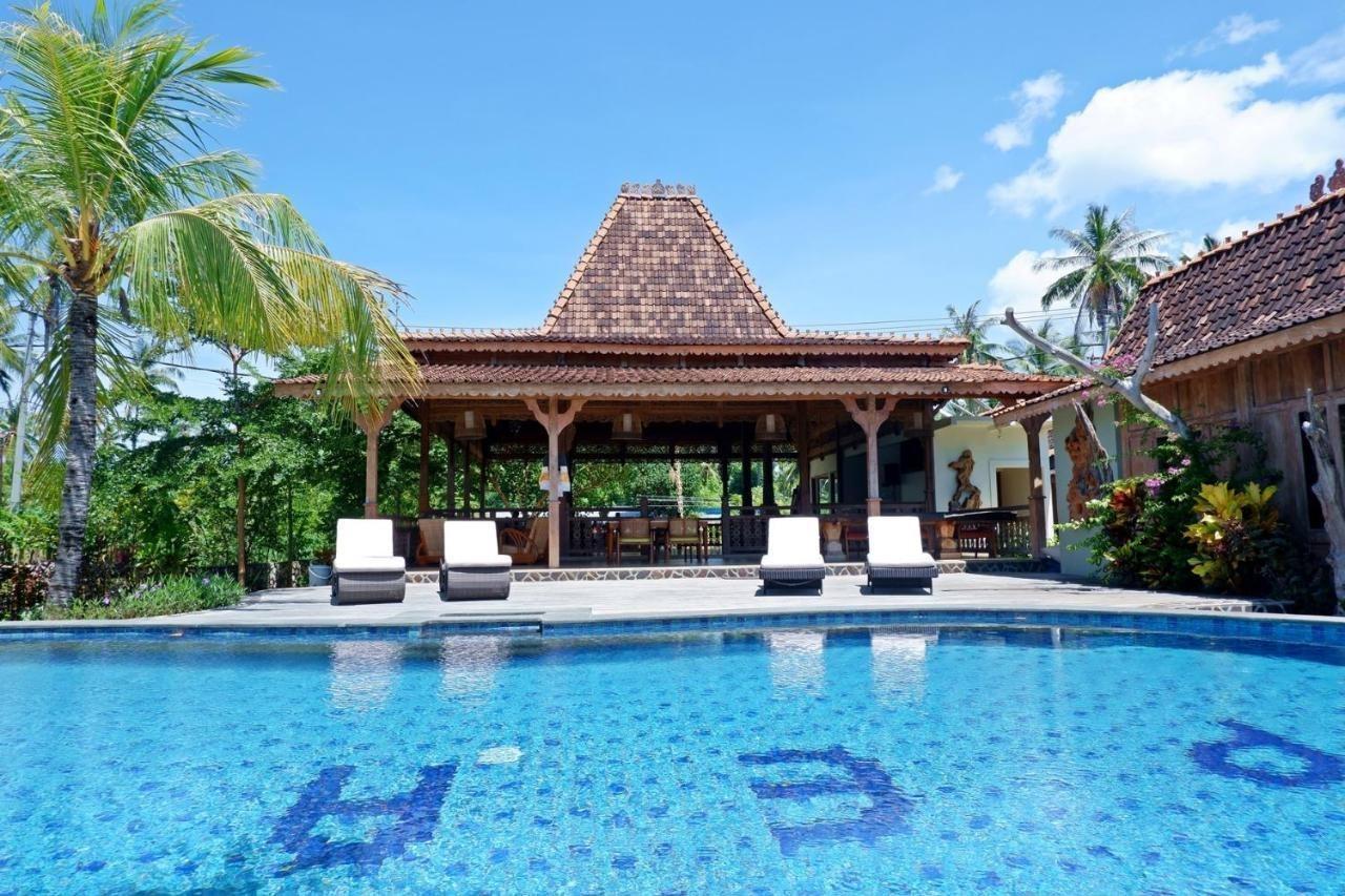 Blue Harbor Beachfront & Resto