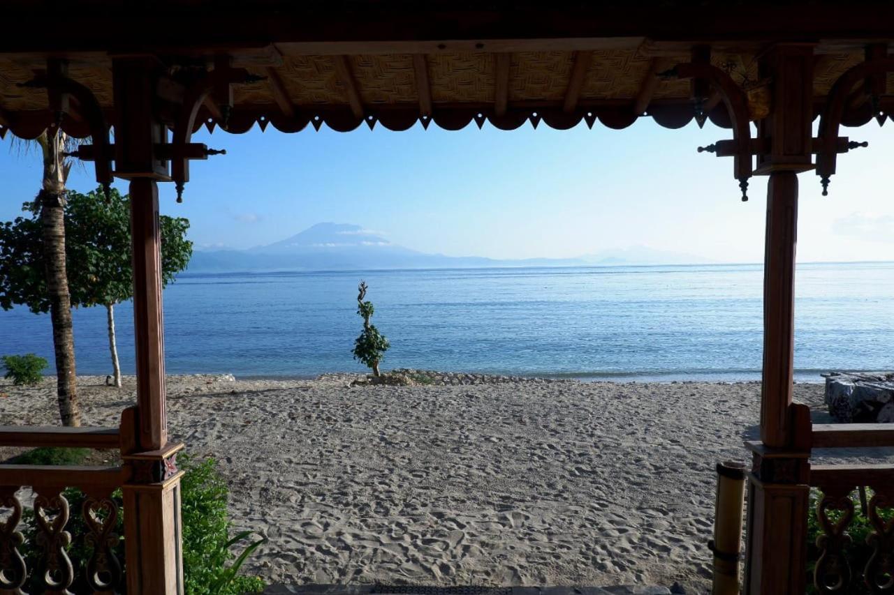 Blue Harbor Beachfront & Resto Hotel Ped