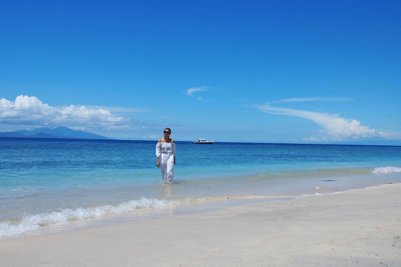 Hotel Blue Harbor Beachfront & Resto Ped