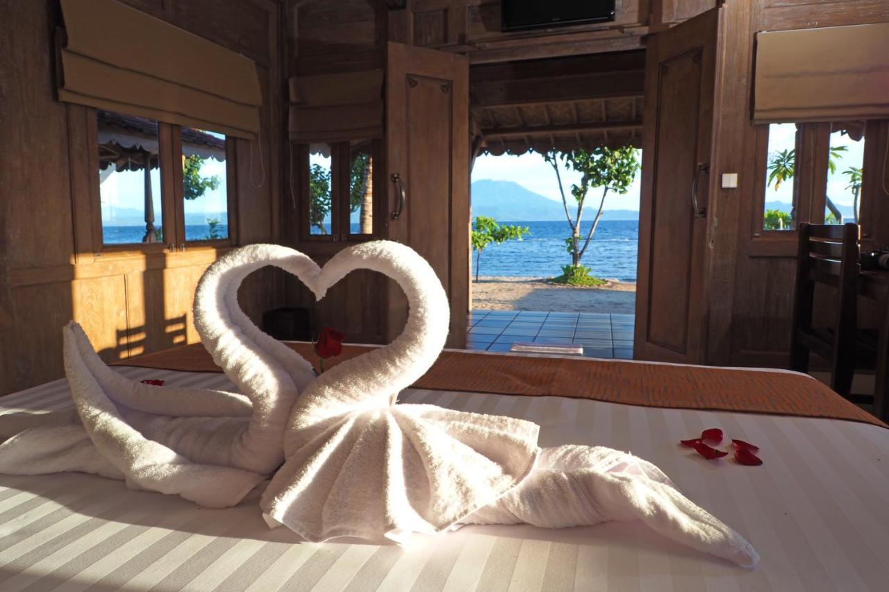 Blue Harbor Beachfront & Resto Hotel Ped